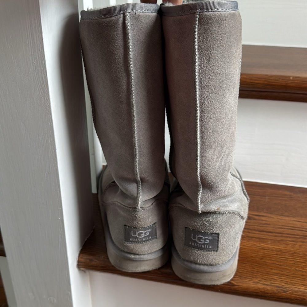 Gray Uggs! - image 3